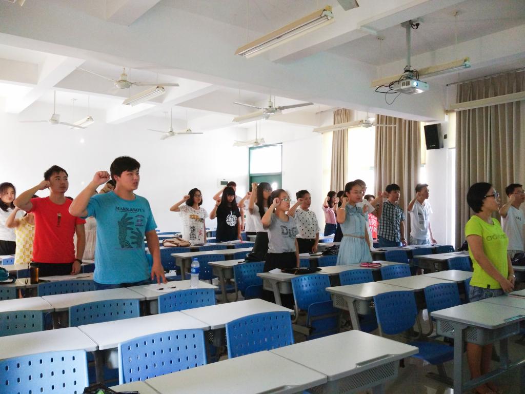 同学们宣誓